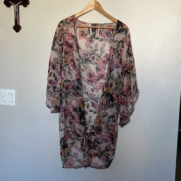 Vince Camuto Cover - Picture 4 of 6